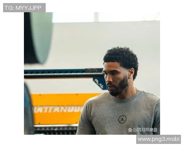 凯尔特人官推晒塔图姆训练照,与队友进行有球对抗性训练 凯尔特人官推晒塔图姆训练照,与队友进行有球对抗性训练